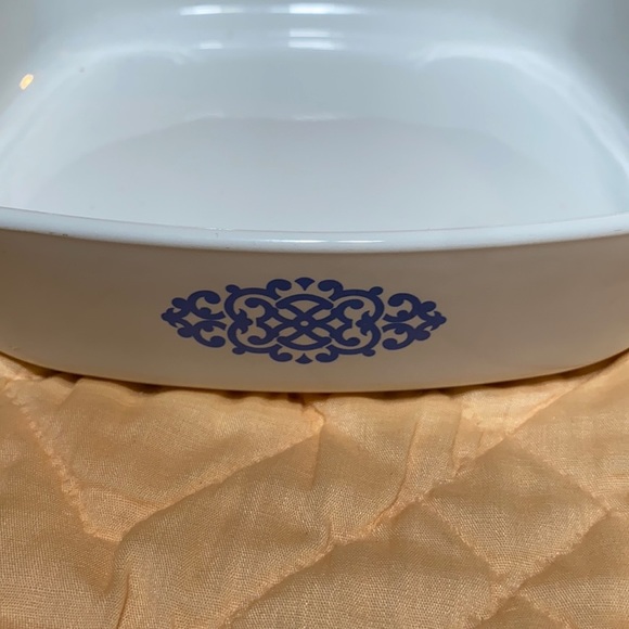 A-8-B Corning ware medallion  Vintage Blue A-8-B Medium Casserole - Picture 1 of 3